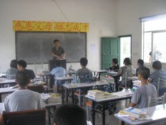罗老师给学生上心理课